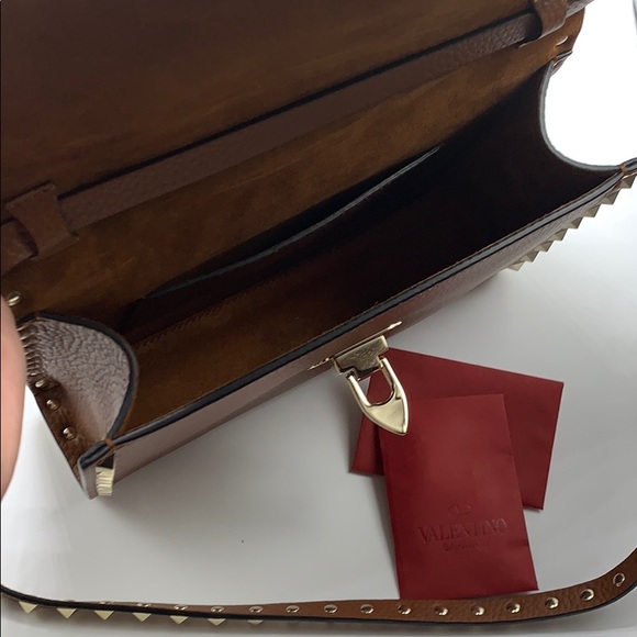 ❤️NWT VALENTINO SMALL ROCKSTUD CALFSKIN CROSSBODY BAG IN BROWN - Picture 8 of 15